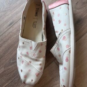 TOMS Cream Slippers with Pink and Gold Dots
